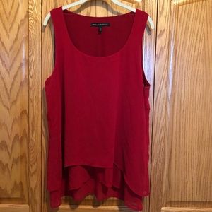 WHITE HOUSE BLACK MARKET FLOWY RED TOP SZ L